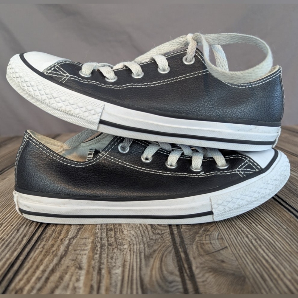 Converse All Star size 2 big kid faux leather sneakers black/white Chuck Taylor
